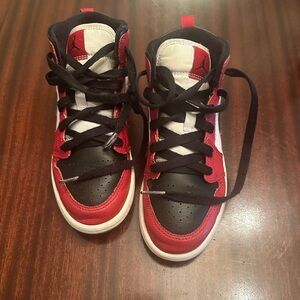 Nike Air Jordan Retro 1 Mid PS 'Chicago Black Toe' 640734-069 Youth 1